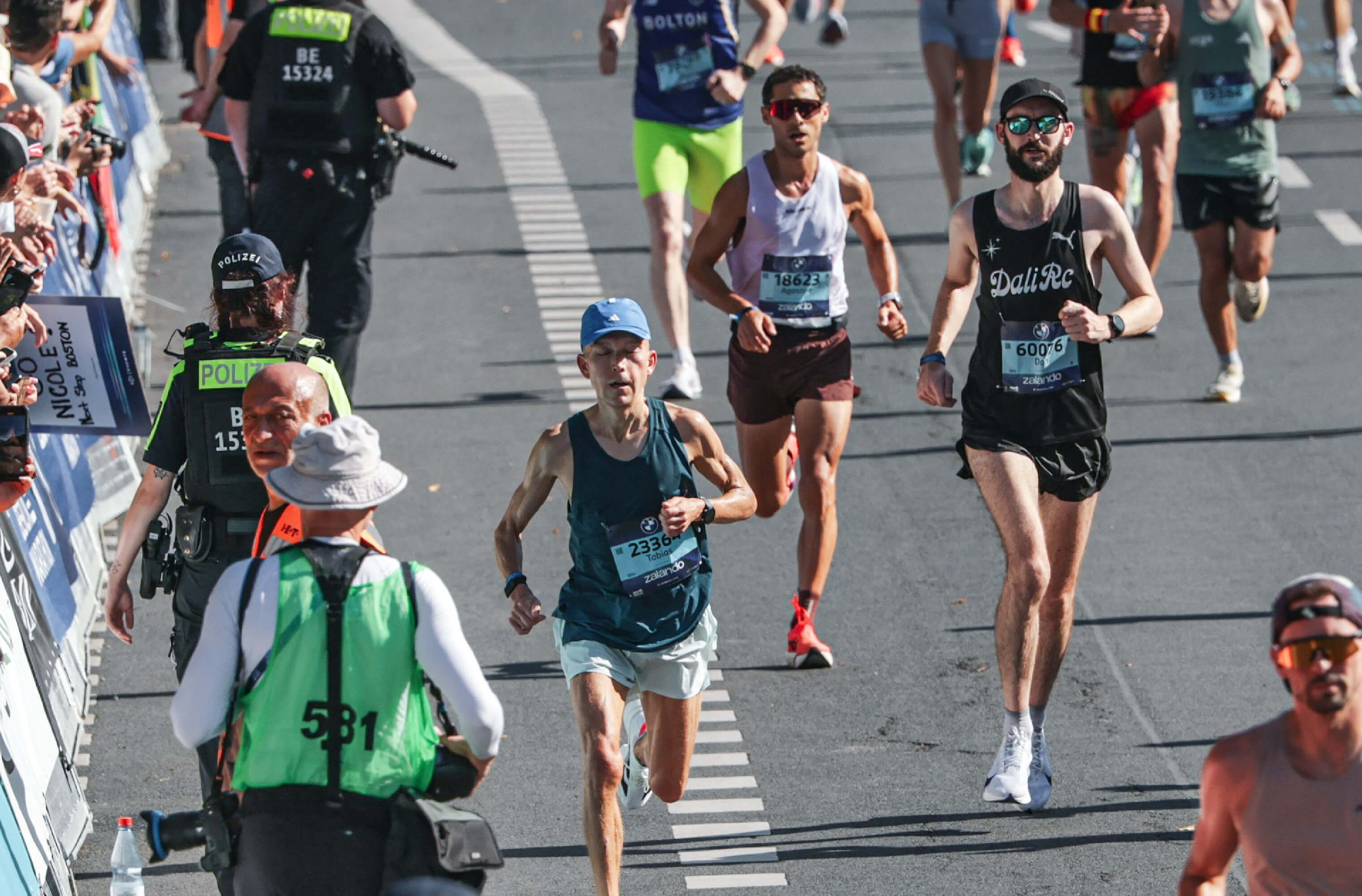 Dan running the Berlin Marathon in a DALI RC singlet